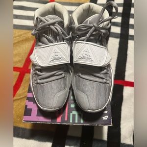 Kyrie TB promo youth boys shoes like new